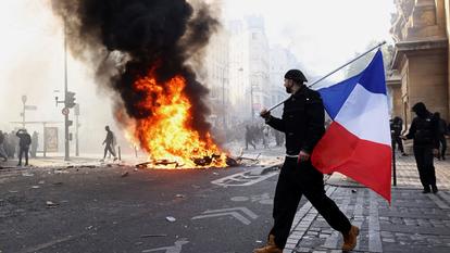 La crise des «gilets jaunes», avait amputé la croissance d’environ 0,1 point de PIB en 2018, selon l’Insee. Mais la France était alors dans une situation économique et budgétaire plus favorable.