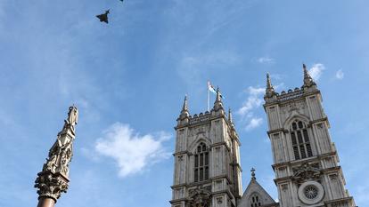 Des avions de chasse de la Royal Air Force survolent Londres le 20 septembre 2026.