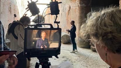 Sur le tournage de «Secrets d’histoire» à Naples avec Stéphane Bern