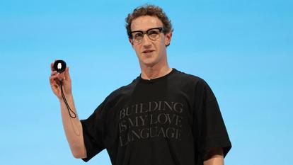 Le PDG de Meta, Mark Zuckerberg, présente le Muse Charm lors de l’événement Meta Connect au siège de l’entreprise à Menlo Park, Californie, États-Unis, le 23 septembre 2026.