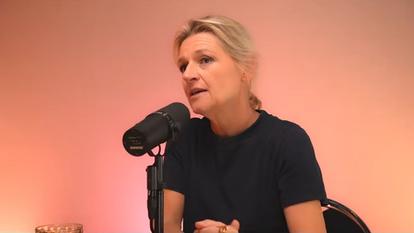 Anne-Élisabeth Lemoine dans le podcast «En apparence» de Nora Hamzawi.