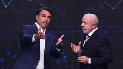 Flavio Bolsonaro et Luiz Inacio Lula da Silva participent à un débat présidentiel, avant l’élection présidentielle du second tour, à São Paulo, le 18 octobre 2026.