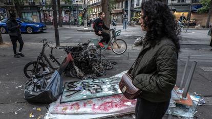 Des dizaines de magasins situés dans le quartier de la place de la République et du boulevard de Magenta ont été vandalisés, forcés d’ouvrir avec des béliers, et vidés de leur stock ce 18 octobre 2026.