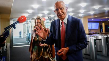 L’envoyé spécial des États-Unis pour la Syrie et l’Irak, Tom Barrack, s’adresse aux membres des médias au siège des Nations Unies à New York, États-Unis, le 24 septembre 2026.