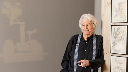 En mars dernier, Jean-Jacques Annaud à l’exposition « Le Chantier invisible », dédiée à son œuvre cinématographique, à la Fondation Jérôme Seydoux-Pathé, à Paris.