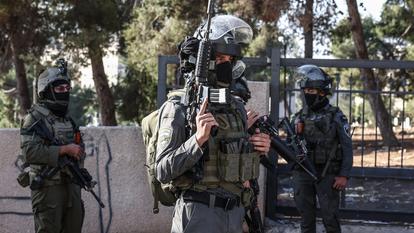 Les forces de sécurité israéliennes ont tué deux Palestiniens présentés comme des assaillants.