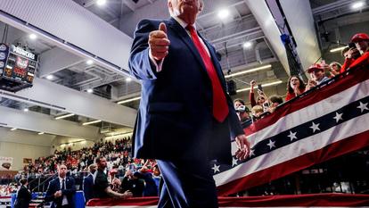Donald Trump à un rassemblement en faveur du candidat républicain au Sénat américain Mike Rogers, dans le Michigan (États-Unis), le 25 octobre 2026.