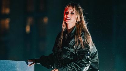 Angèle lors de son concert à la Grand-Place de Bruxelles le vendredi 16 octobre 2026.