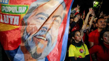 Luiz Inacio Lula da Silva a été réélu ce dimanche avec 51,79 % des voix contre 48,21 % pour le candidat d’extrême droite Flavio Bolsonaro.