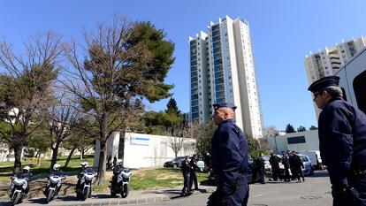Une enquête a été ouverte et confiée à la brigade criminelle de la DCOS.
