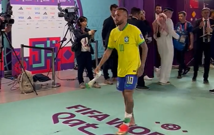 Coupe du monde : les images de Neymar, boitant bas sur le retour au vestiaire