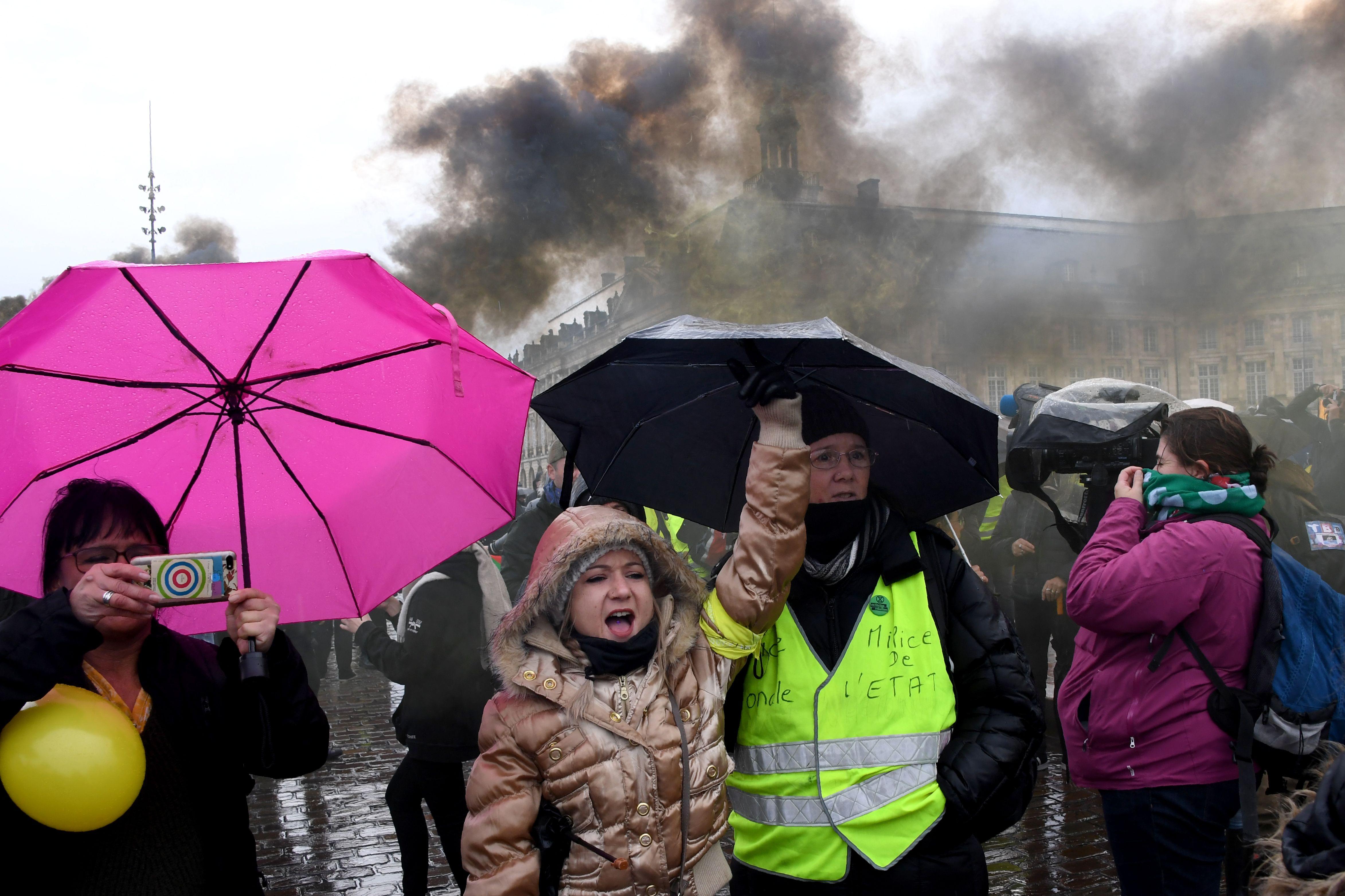 Gilets Jaunes Violences à Paris Nantes Et Lyon Au Moins 147 Interpellations