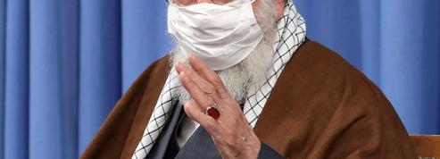 Le soutien de Macron aux caricatures du prophète est un «acte stupide», selon Khamenei
