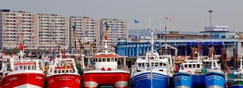 Des pêcheurs bloquent le port de Boulogne pour protester contre les bateaux néerlandais