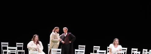 Eugène Onéguine au Théâtre des Champs-Élysées : une production superbe et minimaliste