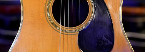 Une guitare d'Eric Clapton s'envole à 625.000 dollars aux enchères