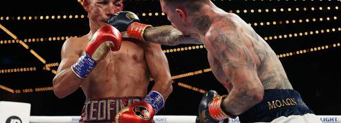 Boxe: George Kambosos Jr. unifie les ceintures chez les légers en battant Teofimo Lopez