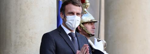 Covid-19 : Macron appelle les Français à respecter les gestes barrières et faire un test préventif avant Noël