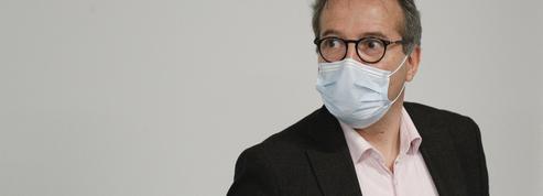 Covid-19 : avec Omicron, l'hôpital public va «tanguer» en janvier, avertit Martin Hirsch