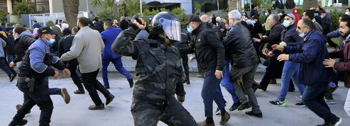 Tunisie : Paris dénonce des violences policières «inacceptables» contre des journalistes