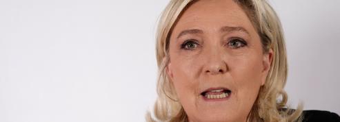 Marine Le Pen fustige la «souveraineté européenne» des «jumeaux Macron-Pécresse»