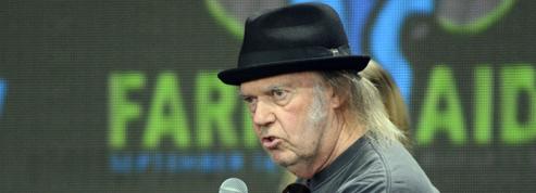 Neil Young menace Spotify de retirer ses albums de la plateforme