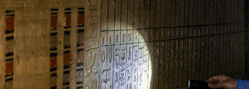 À Saqqarah, cinq tombes antiques découvertes à proximité d'une pyramide de l'Ancien Empire