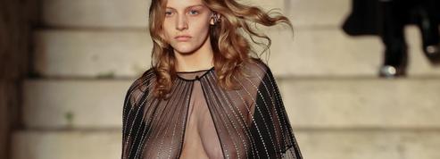 Chez Gucci, la robe transparente invite à revendiquer son corps