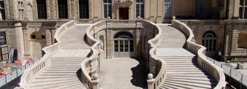 L'escalier en fer à cheval de Fontainebleau retrouve son éclat