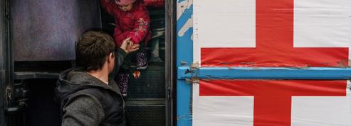 «J'ai pu constater la force de l'emblème de la Croix-Rouge» : l'évacuation des civils de Marioupol racontée par une membre du CICR