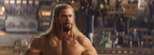 Thor - Love and Thunder : nu comme un ver, Chris Hemsworth fait chavirer Zeus et tout l'Olympe
