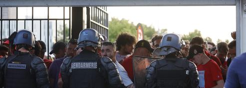 Tension, resquilleurs et gaz lacrymogène : récit d'une soirée chaotique et honteuse au Stade de France