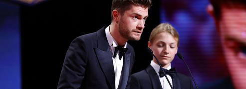 Les larmes aux yeux, le réalisateur Lukas Dhont, Grand Prix à Cannes, rend hommage à sa mère : «Je suis ici grâce à toi»
