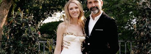 Le directeur artistique de Schiaparelli offre une robe de mariée haute couture à sa petite sœur