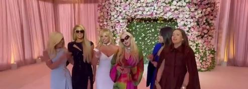 En vidéo, Britney Spears, Madonna, Donatella Versace et Paris Hilton chantent (mal) Vogue