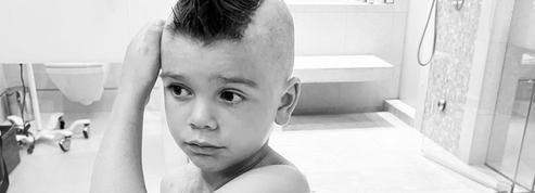«Comment as-tu pu faire ça à ton fils ?» : Kourtney Kardashian rase la tête de son fils de 7 ans, façon crête iroquoise