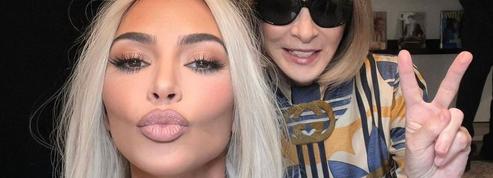 Le selfie impromptu de Kim Kardashian et Anna Wintour, coupes au carré et brushing impeccable
