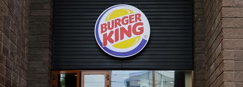 Pour récompenser ses 27 ans d'ancienneté, Burger King lui offre 15 dollars de cadeaux, les internautes 250.000 dollars