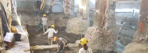 Des fouilles au cœur de Paris, en quête de Lutèce, mettent à jour plusieurs pièces médiévales