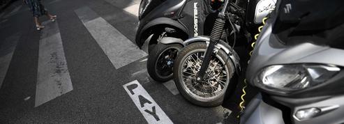 Stationnement deux-roues à Paris : qui doit payer et qui doit s'abonner ?