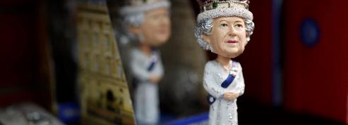 «Solar Queen», mugs, Tee-shirts... Après la mort d'Elizabeth II, la ruée sur les produits dérivés