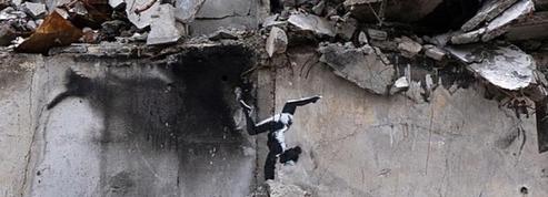 Banksy fleurit les ruines de l'Ukraine de ses dernières fresques
