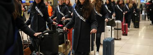 «Nous avons toutes galéré pour la fermer» : que contiennent les valises des candidates à Miss France 2023 ?