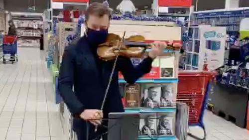 Parce que la culture ne doit jamais s&#39;arrêter», Renaud Capuçon donne un  concert au supermarché