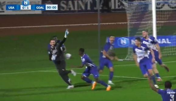 Football : l'incroyable double exploit du gardien d'Avranches en National (vidéo)