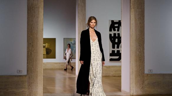 Vous n’étiez pas au premier défilé couture de Maria Grazia Chiuri pour Fendi, et voici les 3 choses qu’il fallait en retenir