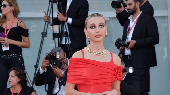 Catherine Deneuve Julianne Moore Adam Driver Le Tapis Rouge Grand Soir De La E Mostra De Venise