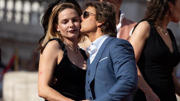 Baiser sur la joue et chuchotements : à Rome, la connivence sensuelle