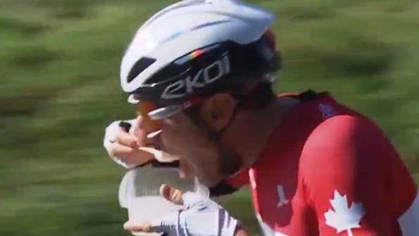 Mondiaux de cyclisme : la pause repas insolite du Canadien Michael Woods