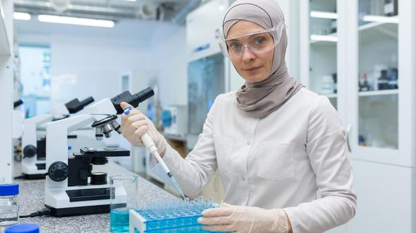 Les femmes des pays les plus inégalitaires tentent davantage d'études scientifiques pour s'assurer une carrière stable et lucrative.